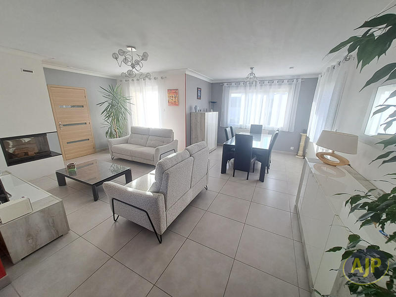 Maison - 205 m² - 6 pièces