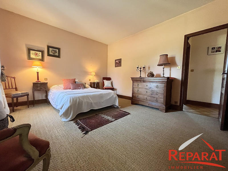 Maison - 202 m² - 7 pièces