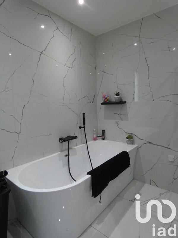 Maison - 198 m² - 8 pièces