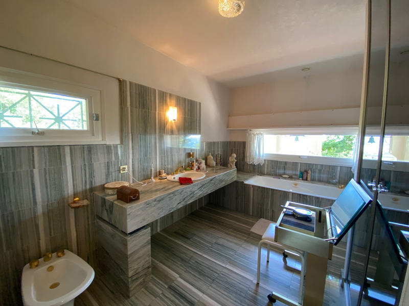 Maison - 216 m² - 7 pièces