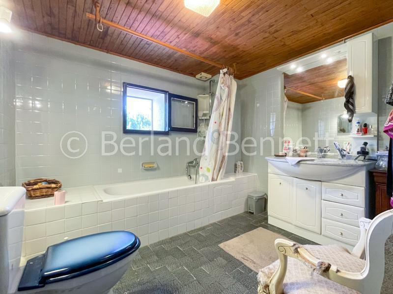 Maison en pierre - 211 m² - 8 pièces