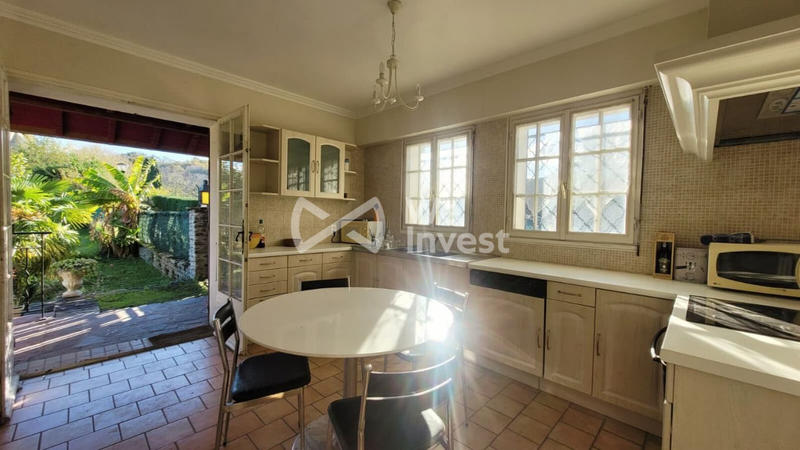 Maison - 220 m² - 7 pièces