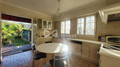 Maison - 220 m² - 7 pièces