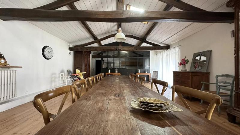 Propriété - 768 m² - 17 pièces