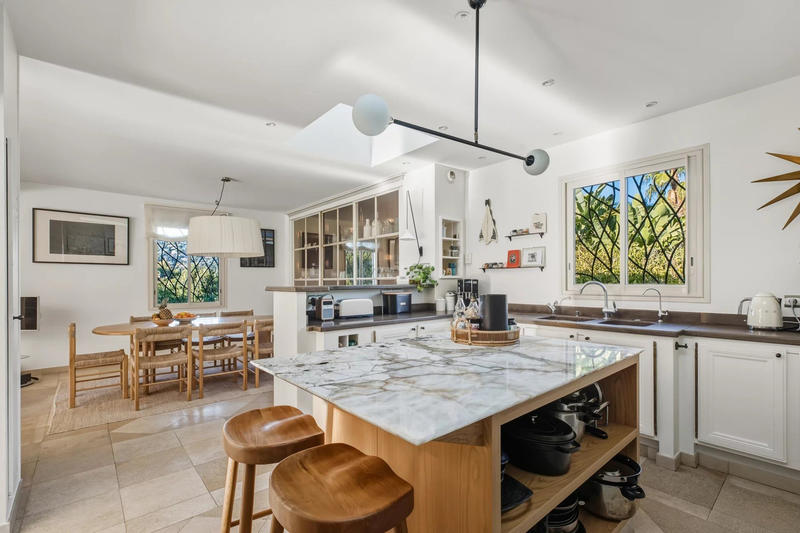 Villa - 277 m² - 9 pièces