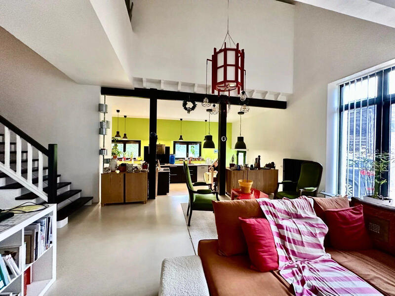 Maison traditionnelle - 219 m² - 9 pièces