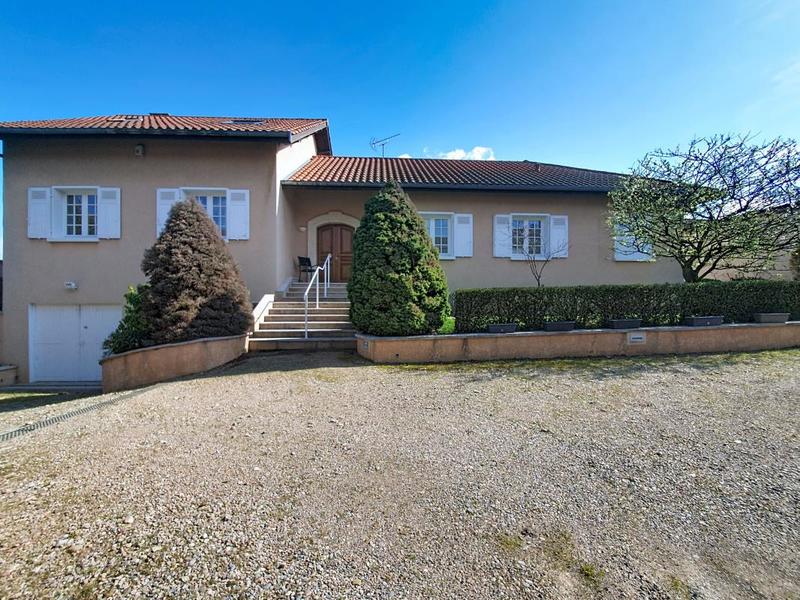 Maison - 227 m² - 5 pièces