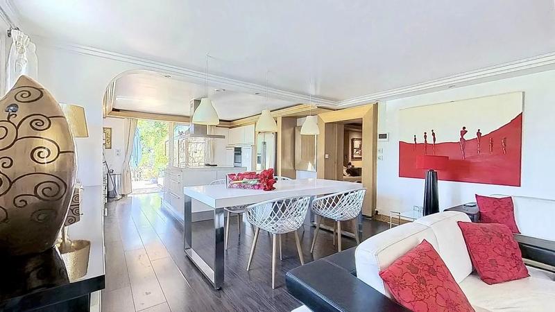 Appartement - 202 m² - 6 pièces