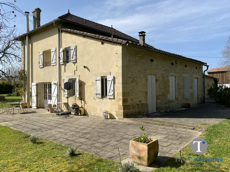Maison - 530 m² - 10 pièces
