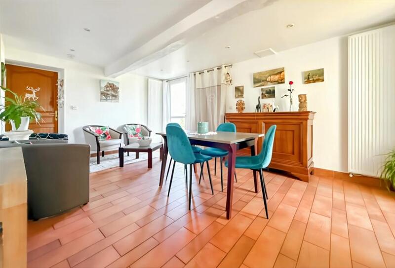 Maison - 202 m² - 7 pièces