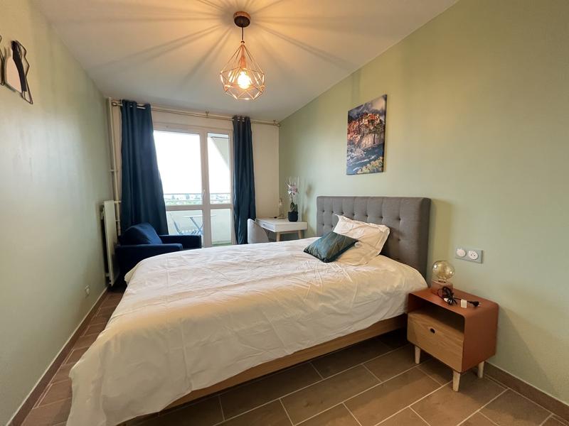 Appartement - 104 m² - 6 pièces