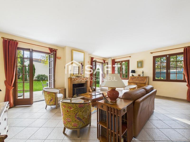 Maison - 201 m² - 8 pièces