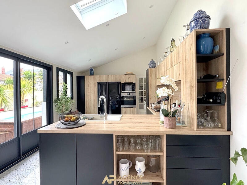 Maison - 181 m² - 8 pièces