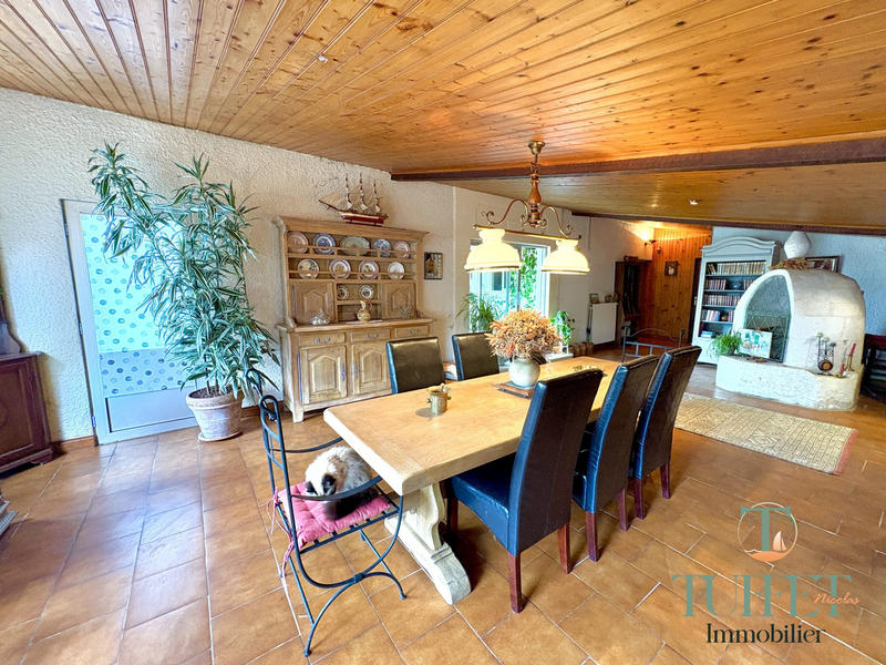 Maison - 274 m² - 9 pièces