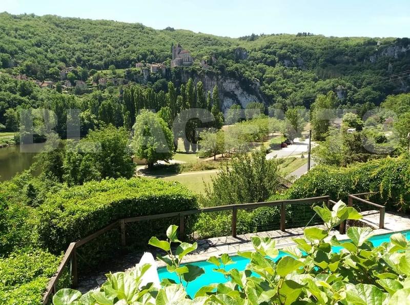 Maison - 257 m² - 11 pièces