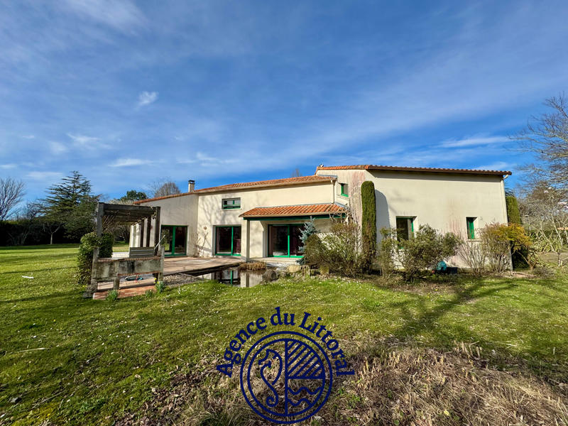 Maison - 240 m² - 6 pièces