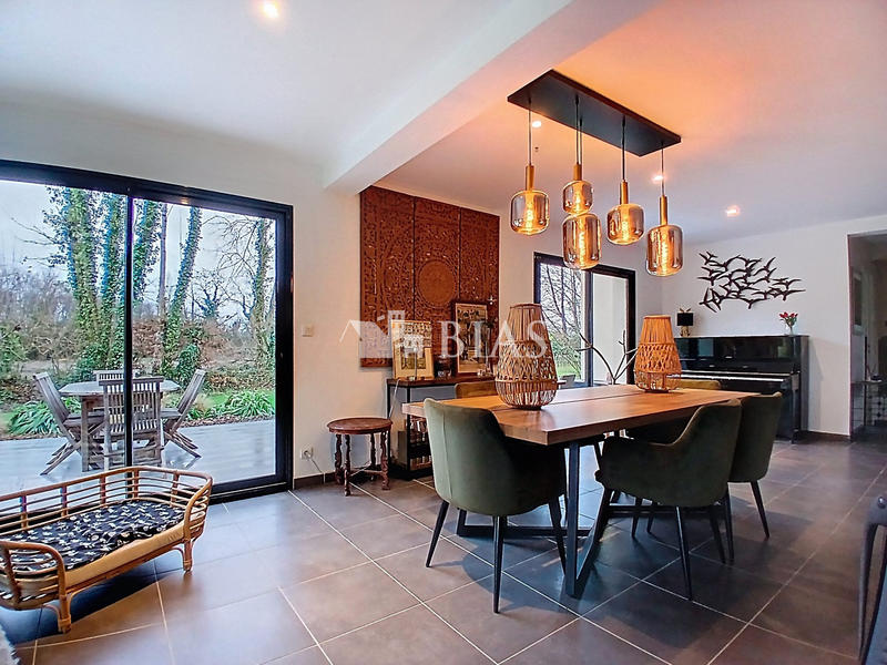 Maison contemporaine - 197 m² - 7 pièces