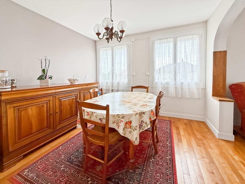 Maison - 98 m² - 5 pièces