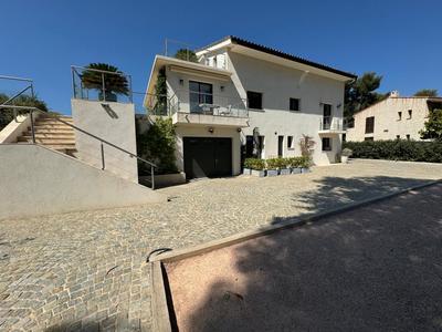 Villa - 358 m² - 10 pièces