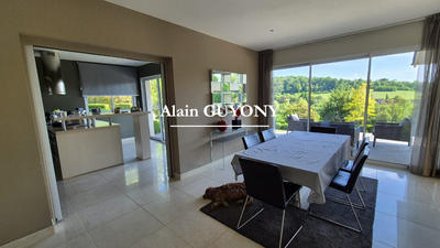 Maison contemporaine - 270 m² - 7 pièces