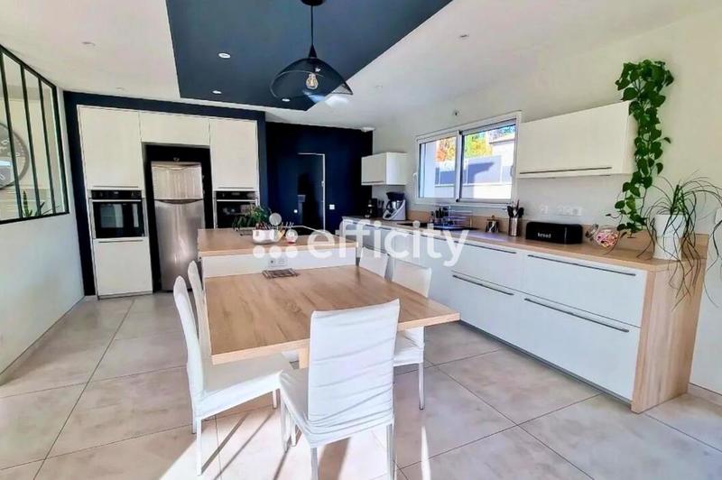 Villa - 185 m² - 8 pièces