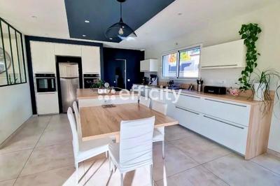 Villa - 185 m² - 8 pièces