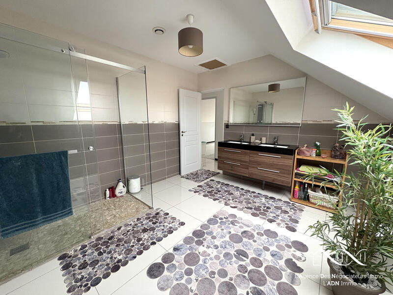 Maison - 144 m² - 4 pièces