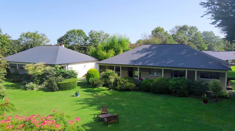 Maison - 1 700 m² - 75 pièces