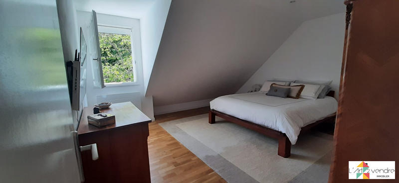 Maison - 230 m² - 7 pièces