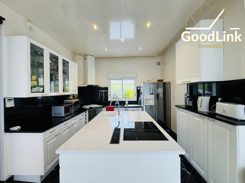 Maison - 188 m² - 6 pièces