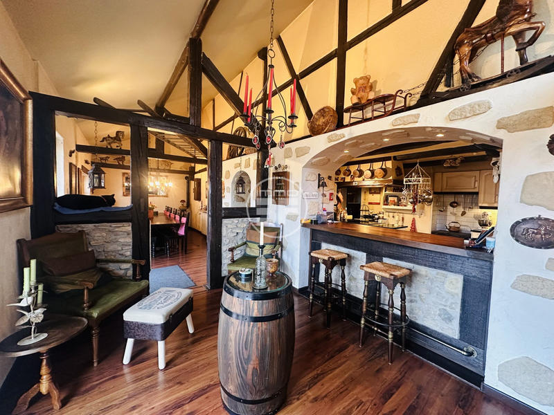 Maison - 226 m² - 6 pièces