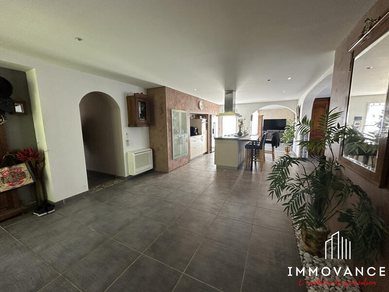 Villa - 220 m² - 5 pièces