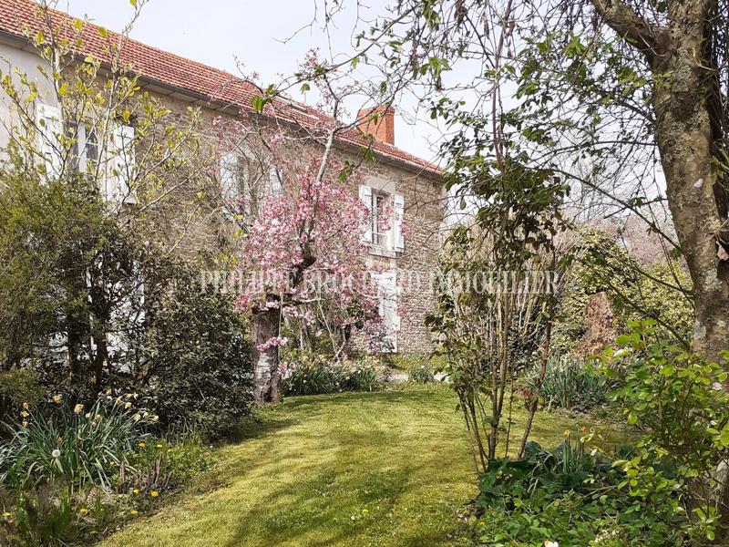 Maison ancienne - 227 m² - 8 pièces