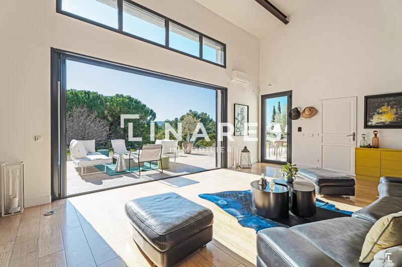 Maison - 305 m² - 8 pièces