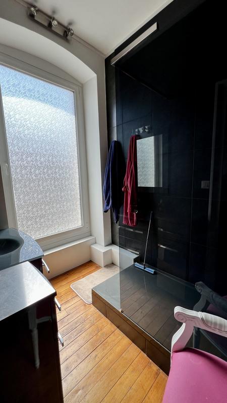 Maison - 300 m² - 8 pièces