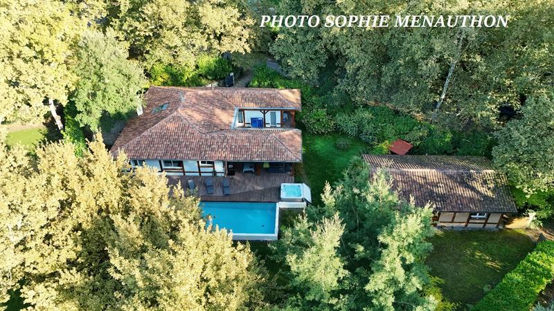 Maison contemporaine - 205 m² - 8 pièces