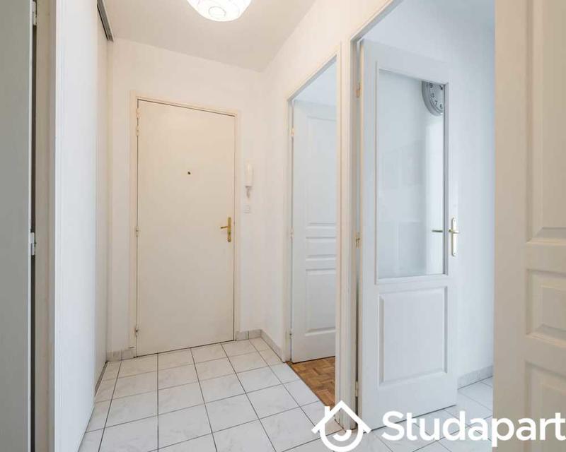 Chambre - 80 m² - 1 pièce