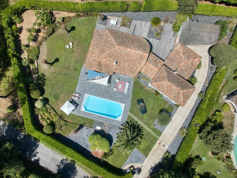 Propriété - 310 m² - 5 pièces