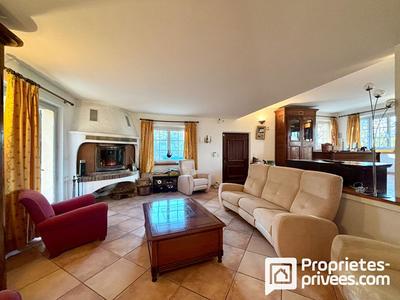 Maison - 230 m² - 7 pièces