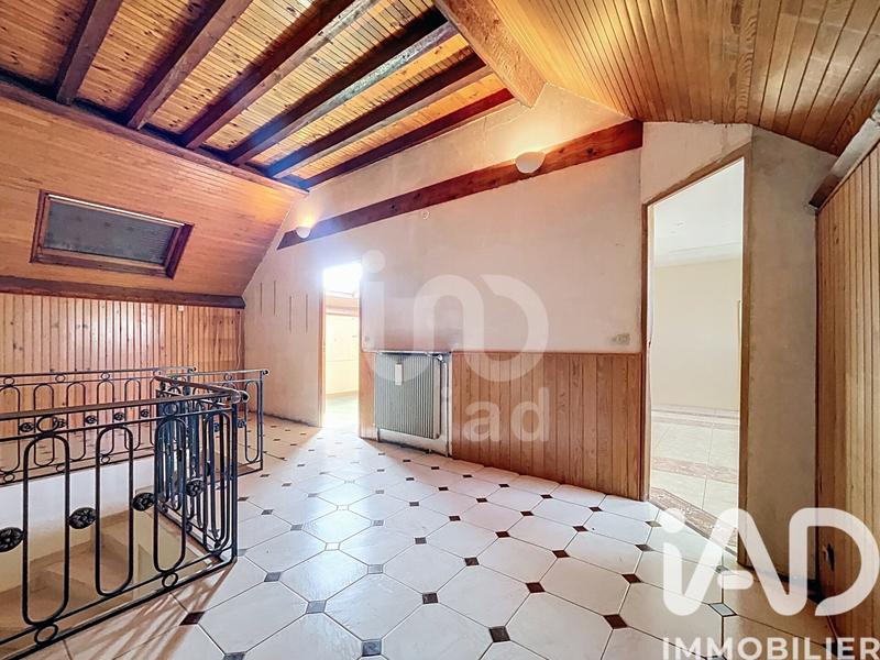 Maison - 180 m² - 8 pièces
