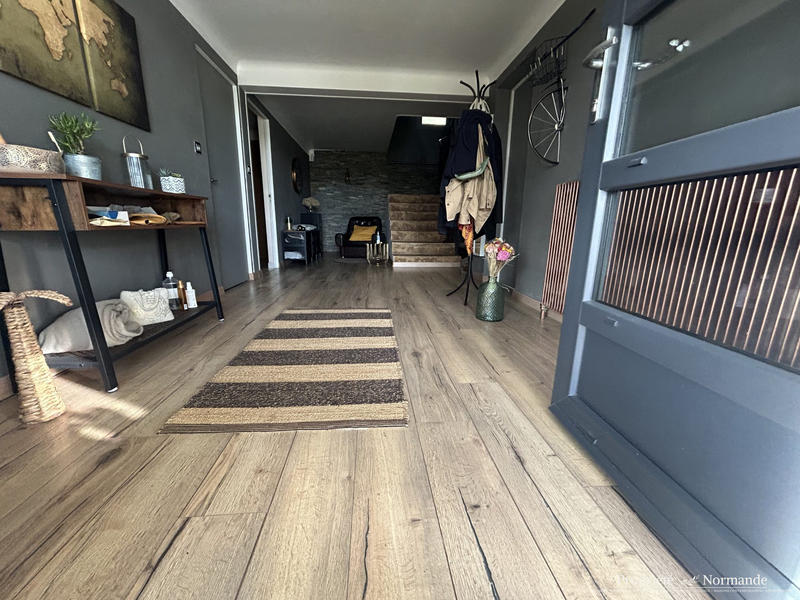 Maison - 280 m² - 8 pièces