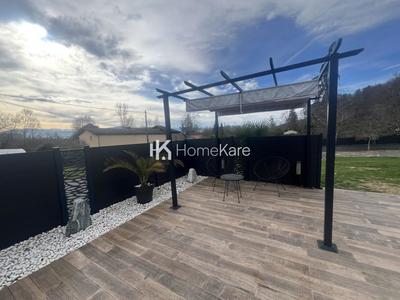 Maison - 280 m² - 9 pièces