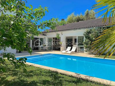 Maison - 215 m² - 8 pièces