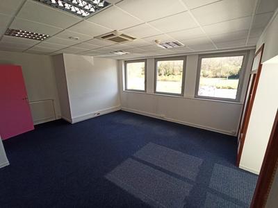 Bureau - 1 700 m²