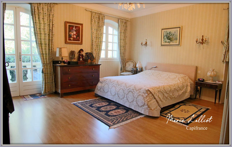 Maison - 343 m² - 12 pièces