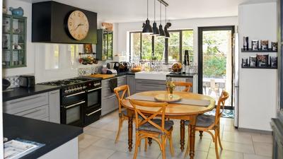 Maison - 215 m² - 10 pièces