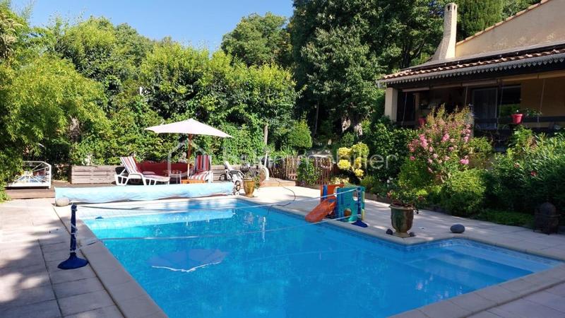 Demeure - 1 412 m² - 7 pièces