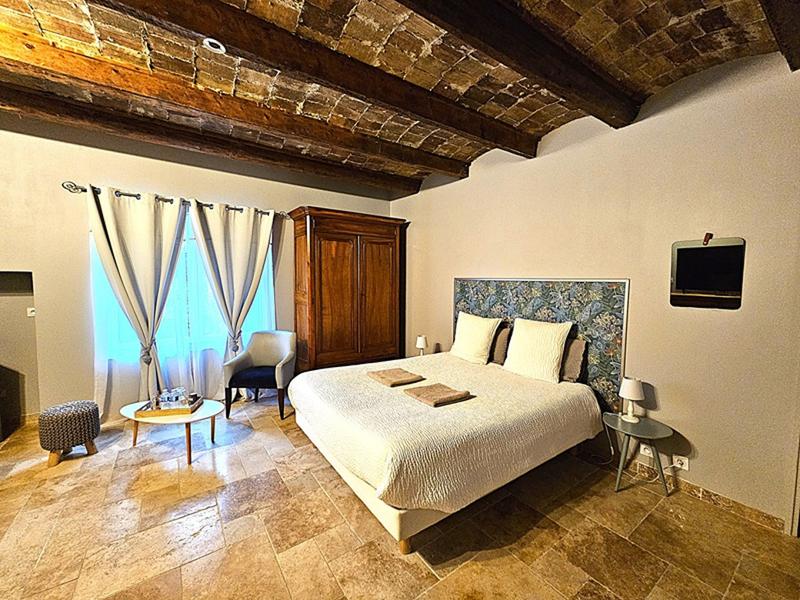 Maison - 625 m² - 11 pièces