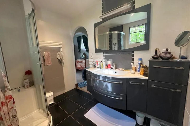 Maison - 175 m² - 7 pièces