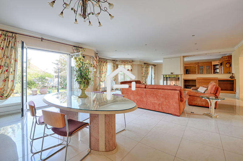 Maison - 450 m² - 10 pièces